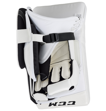 CCM Extreme Flex E4.9 Goalie Blocker - INTERMEDIATE